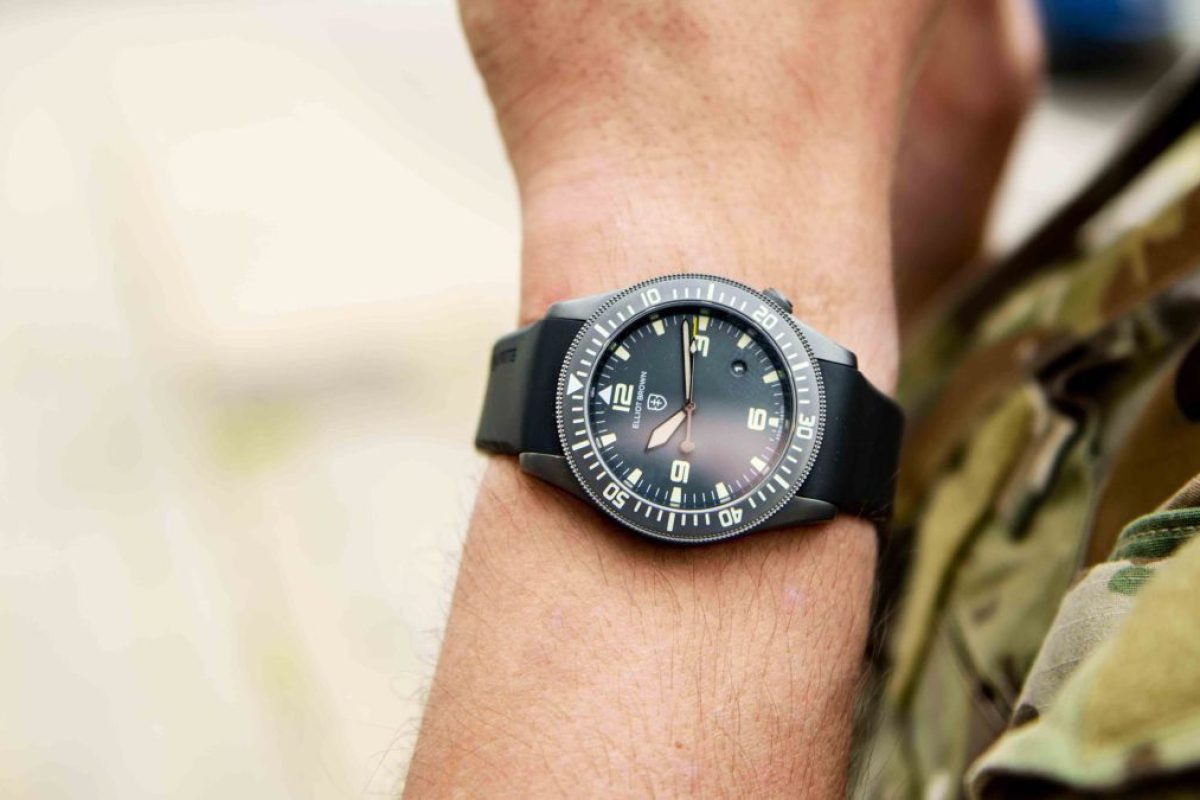 How to use the bezel on a tactical and diving watch?